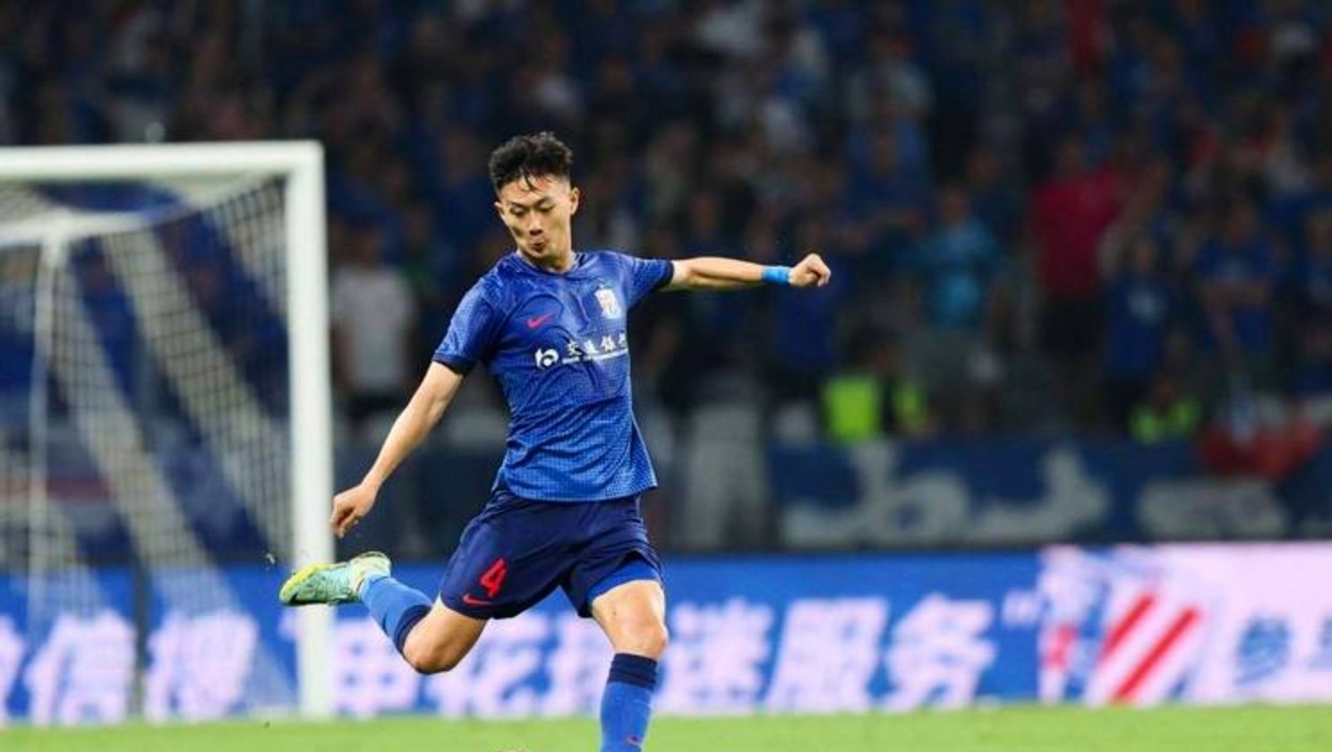 云鼎娱乐网站上海申花发布备战花絮，窗口期调整名单，中超任务艰巨，轮换策略成焦点的简单介绍