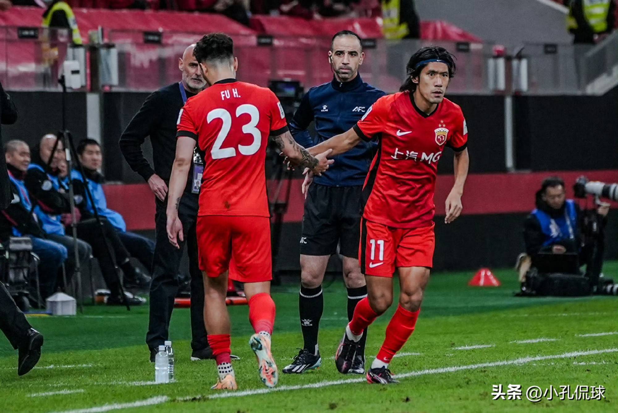 集结日那不勒斯调整名单以备亚冠，官宣签约环节打磨，赛场秩序良好，轮换策略成焦点的简单介绍