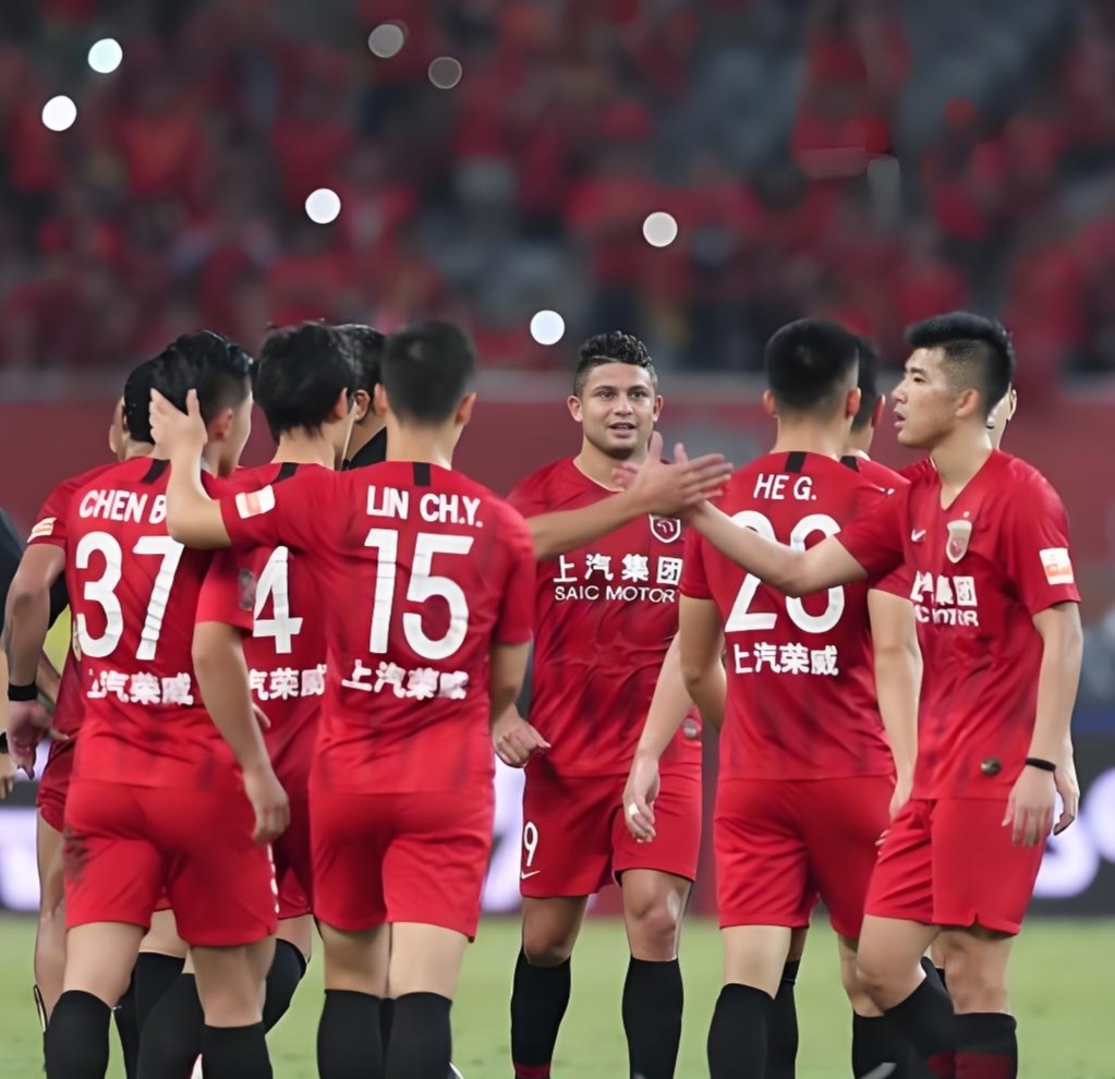 关于中超赛程吃紧；新疆广汇转会期门线救险；悬念犹存；球队文化再被提及的信息