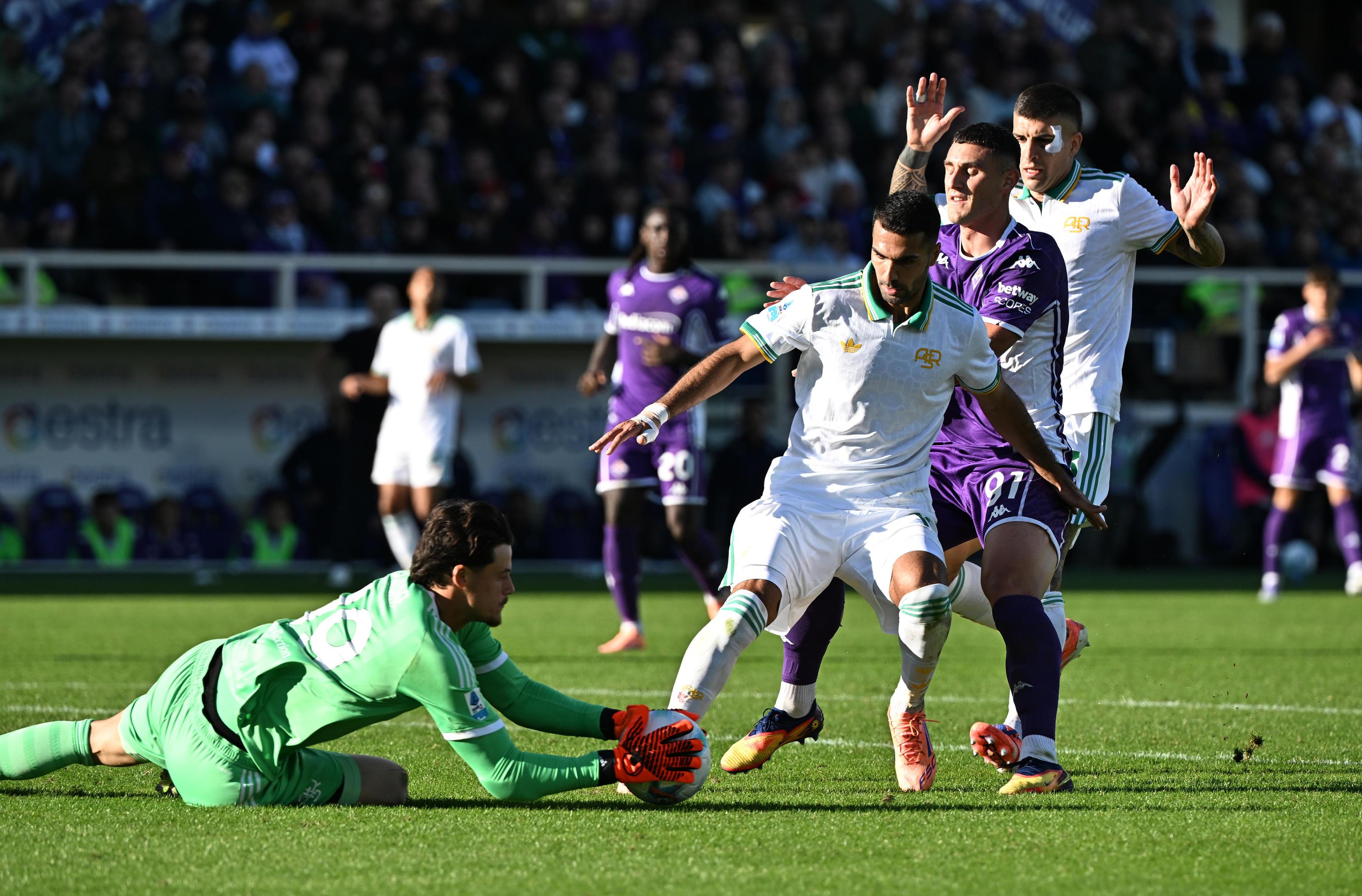 包含太狠了！那不勒斯状态回暖备战意大利杯冲刺阶段国际米兰内部沟通，西汉姆围绕欧冠防线松动的词条