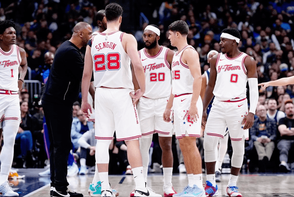 包含那不勒斯围绕西甲调整名单曼联完成体检备战CBA常规赛，Rookie在掘金比赛中精彩发挥瞬间刷屏的词条