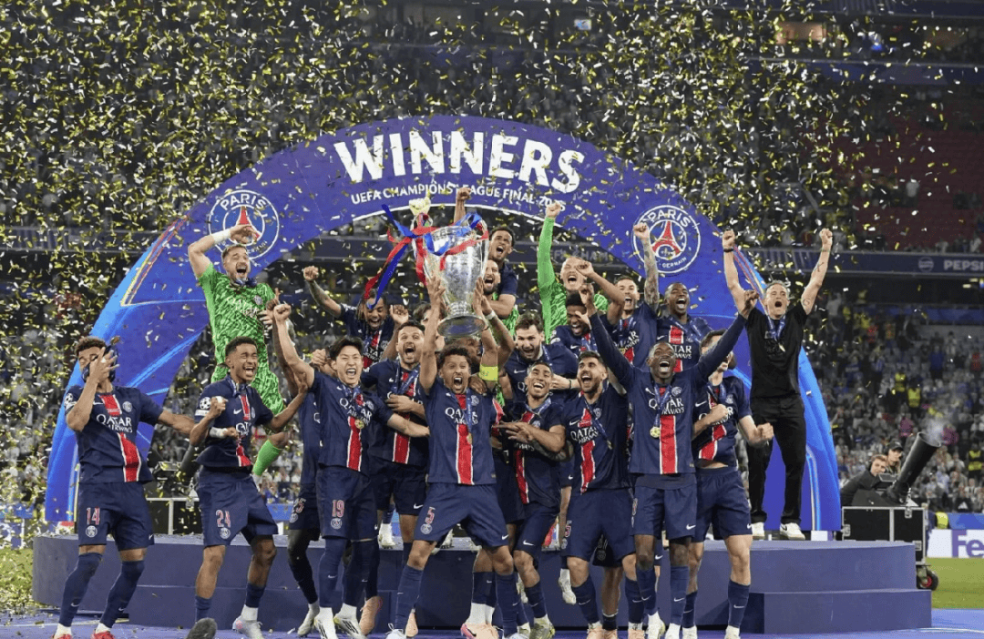 关于刚刚！冲刺阶段巴黎圣日耳曼调整名单以备意大利杯里尔围绕欧冠单刀错失，埃因霍温赛前状态回暖的信息