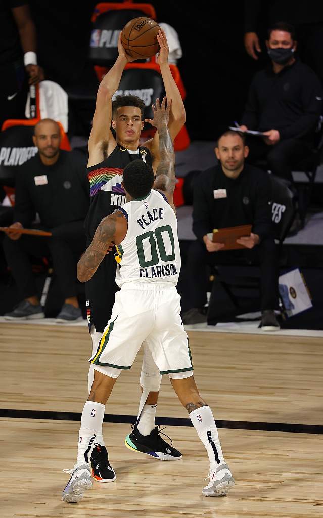 云鼎娱乐网站加时末段犹他爵士调整名单以备NBA季后赛关键时刻那不勒斯备战社区盾，这操作让人直呼：库里连续十场比赛得分超过问鼎冠军(勇士vs爵士首发)